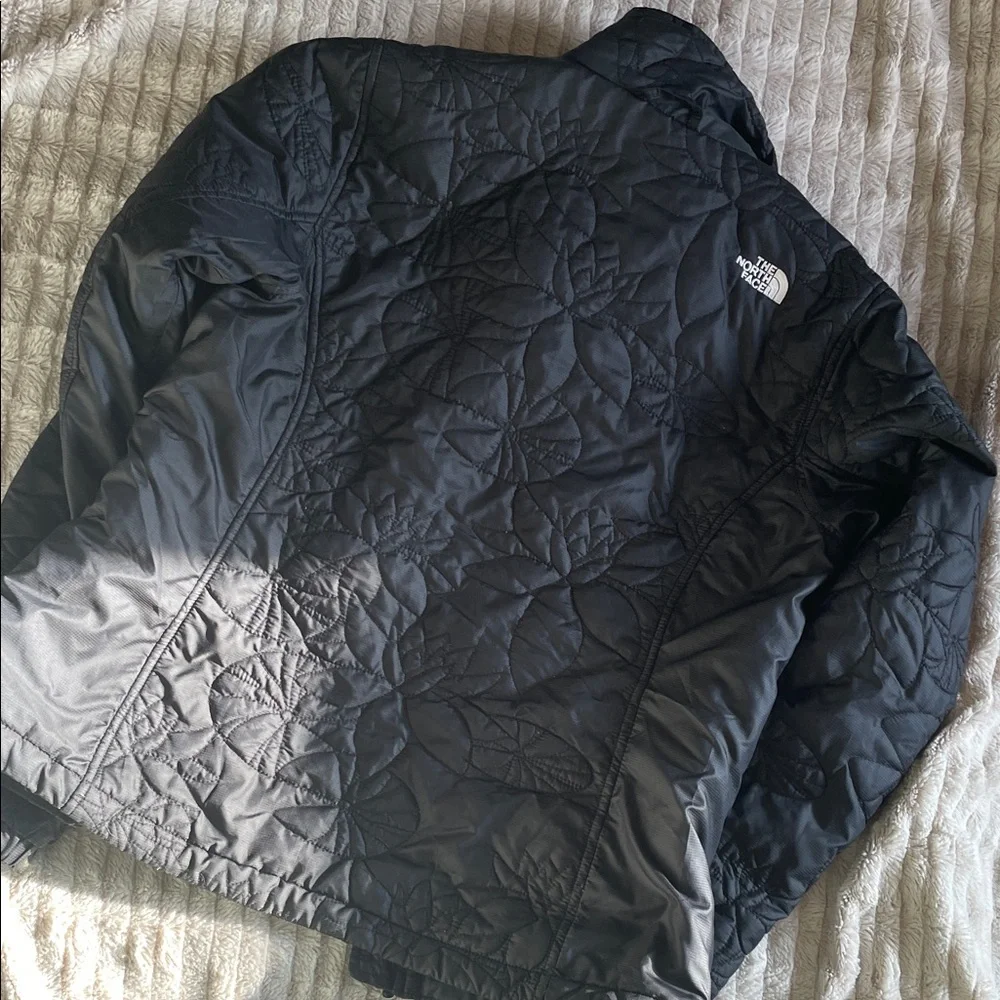 The North Face Women's Black Quilted Snow Jacket - Picture 7 of 7